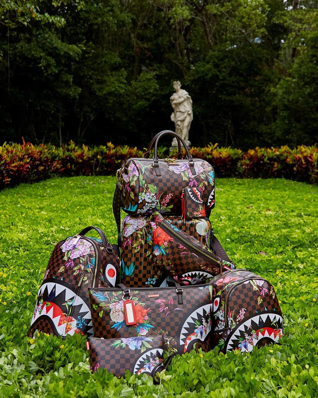 GARDEN OF SHARKS SHARKNAUTICS HARDSHELL CARRY-ON LUGGAGE - Image 13