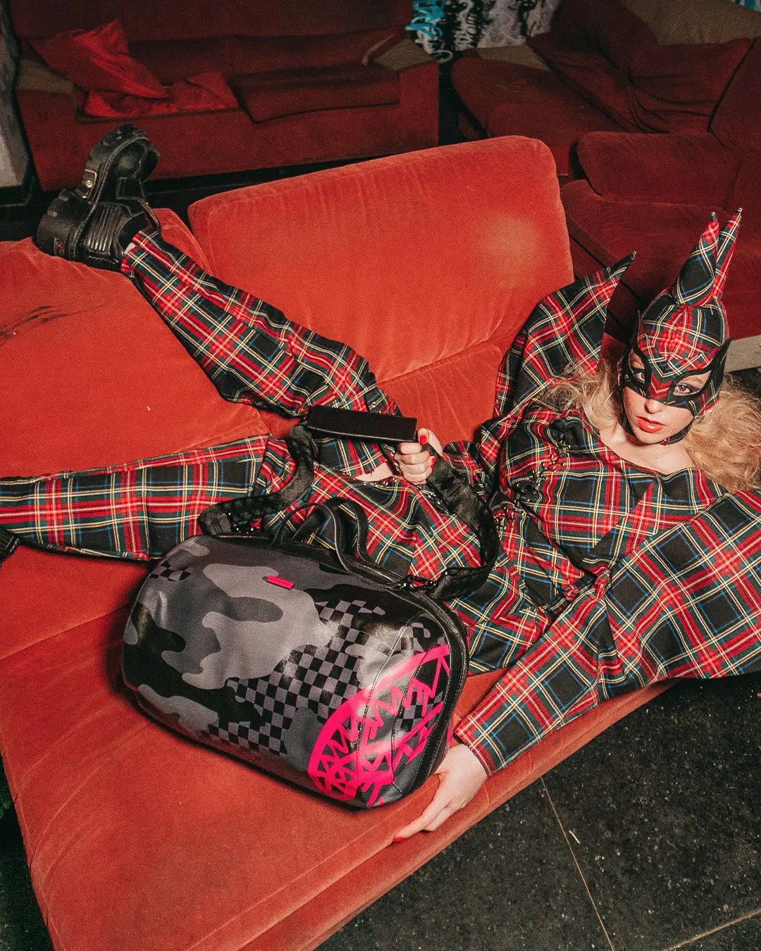 3AM PINK DRIP TUBE DUFFLE - Image 10