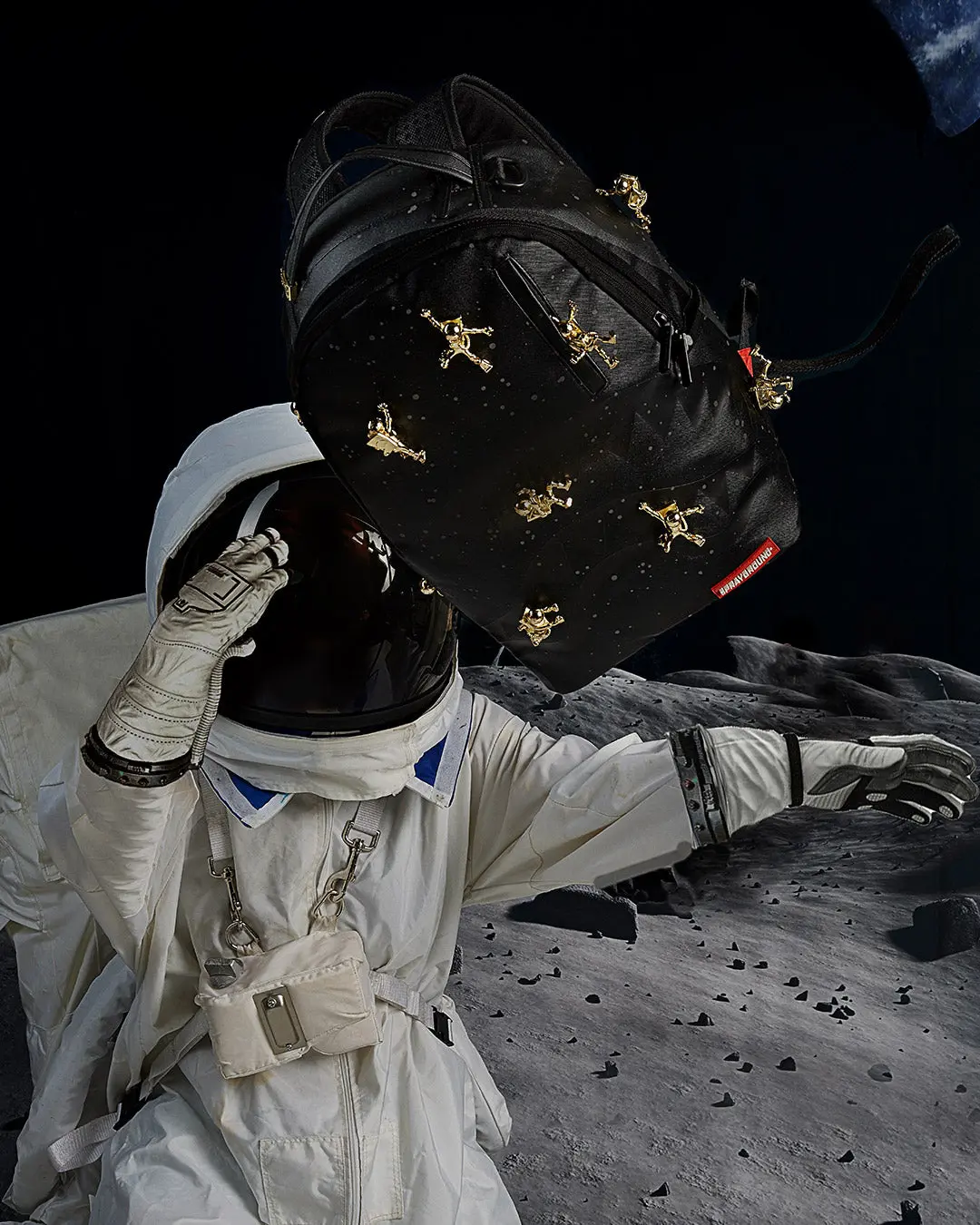 THE LOST IN SPACE BACKPACK (10 3D GOLD METAL ASTRONAUTS) - Image 8