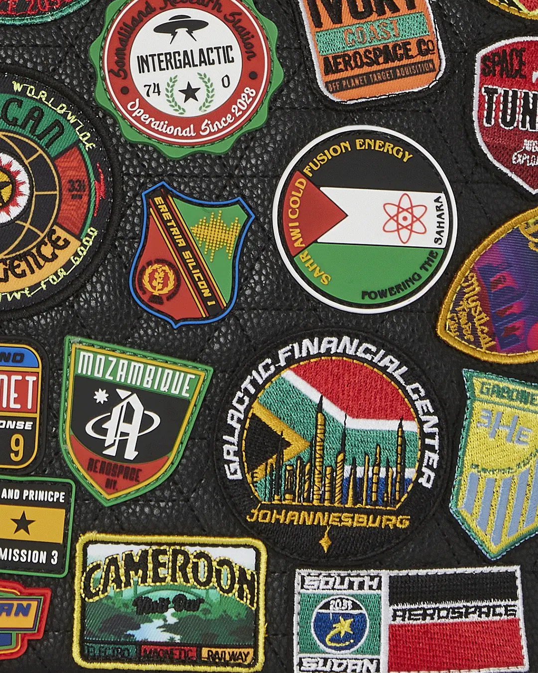 A.I. THE 54 (PATCHES OF AFRICA) CARGO TOTE - Image 10
