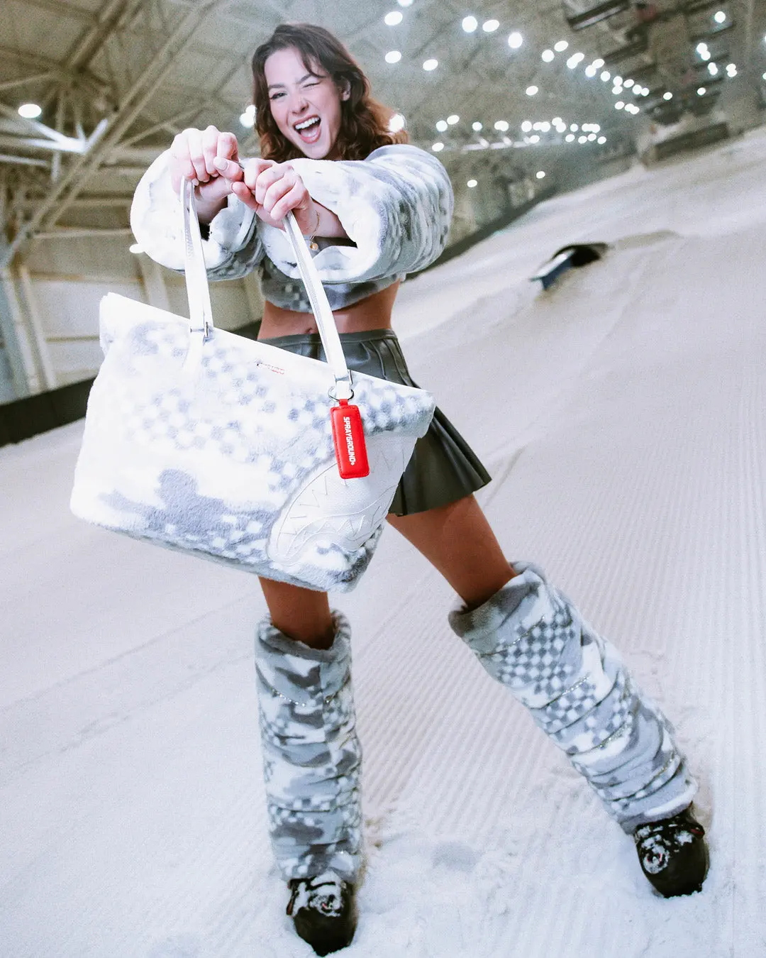 3AM PLUSH SWISS ALPS TOTE - Image 6