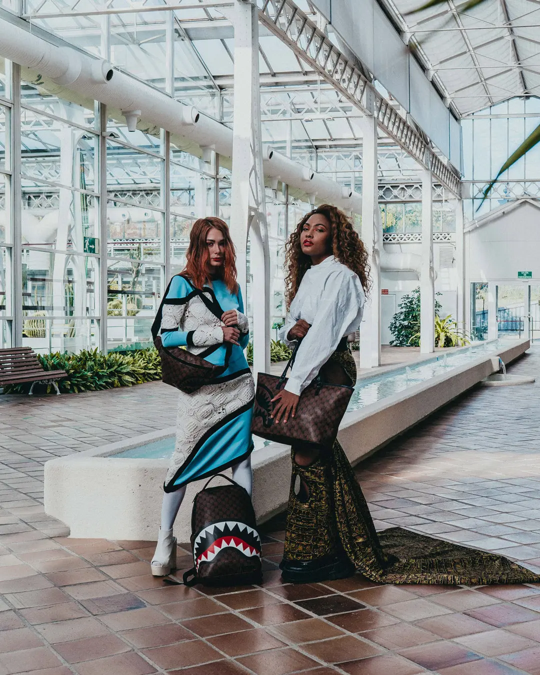 SHARKS AND SKULLS SAVVY CROSSBODY - Image 8