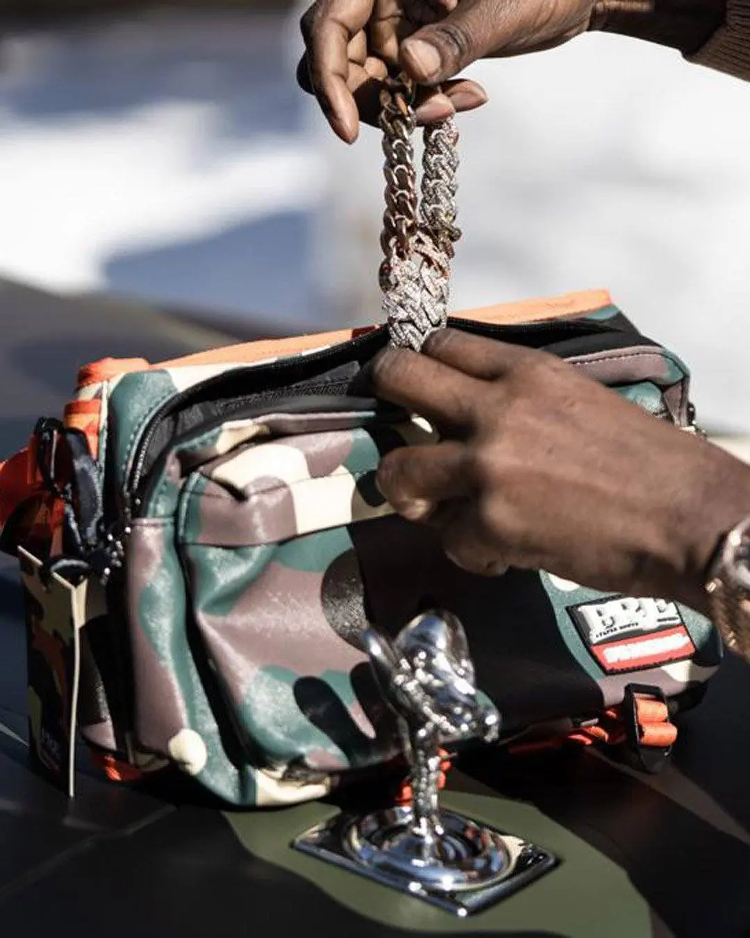 YOUNG DOLPH CROSSBODY - Image 4