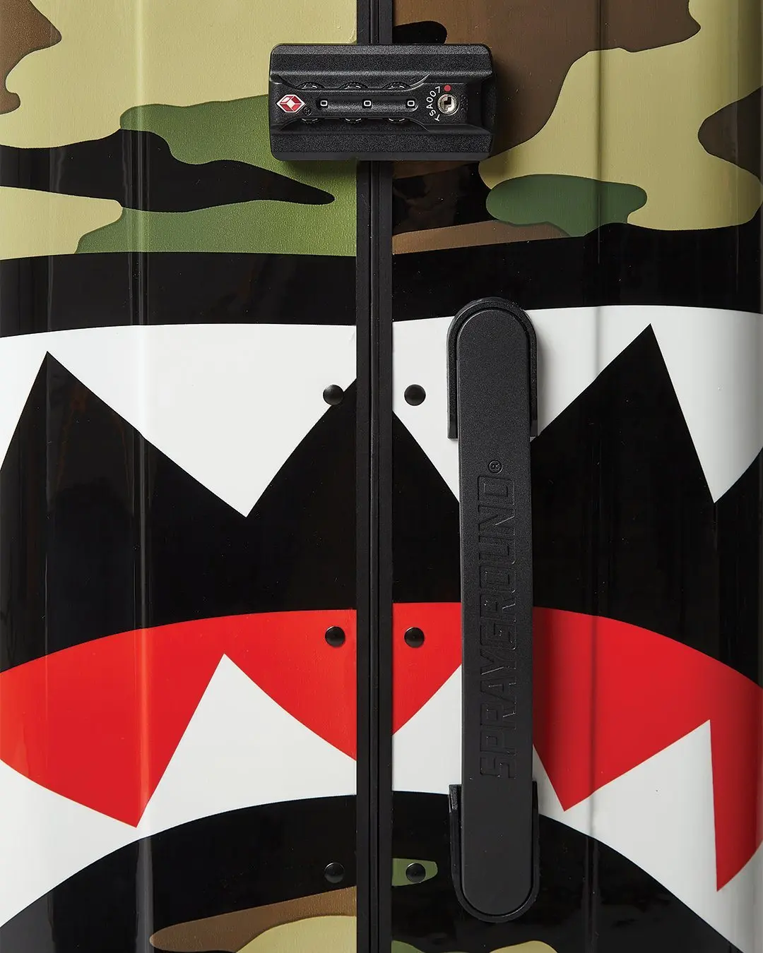 SHARKNAUTICS (CAMO) 29.5” FULL-SIZE LUGGAGE - Image 4