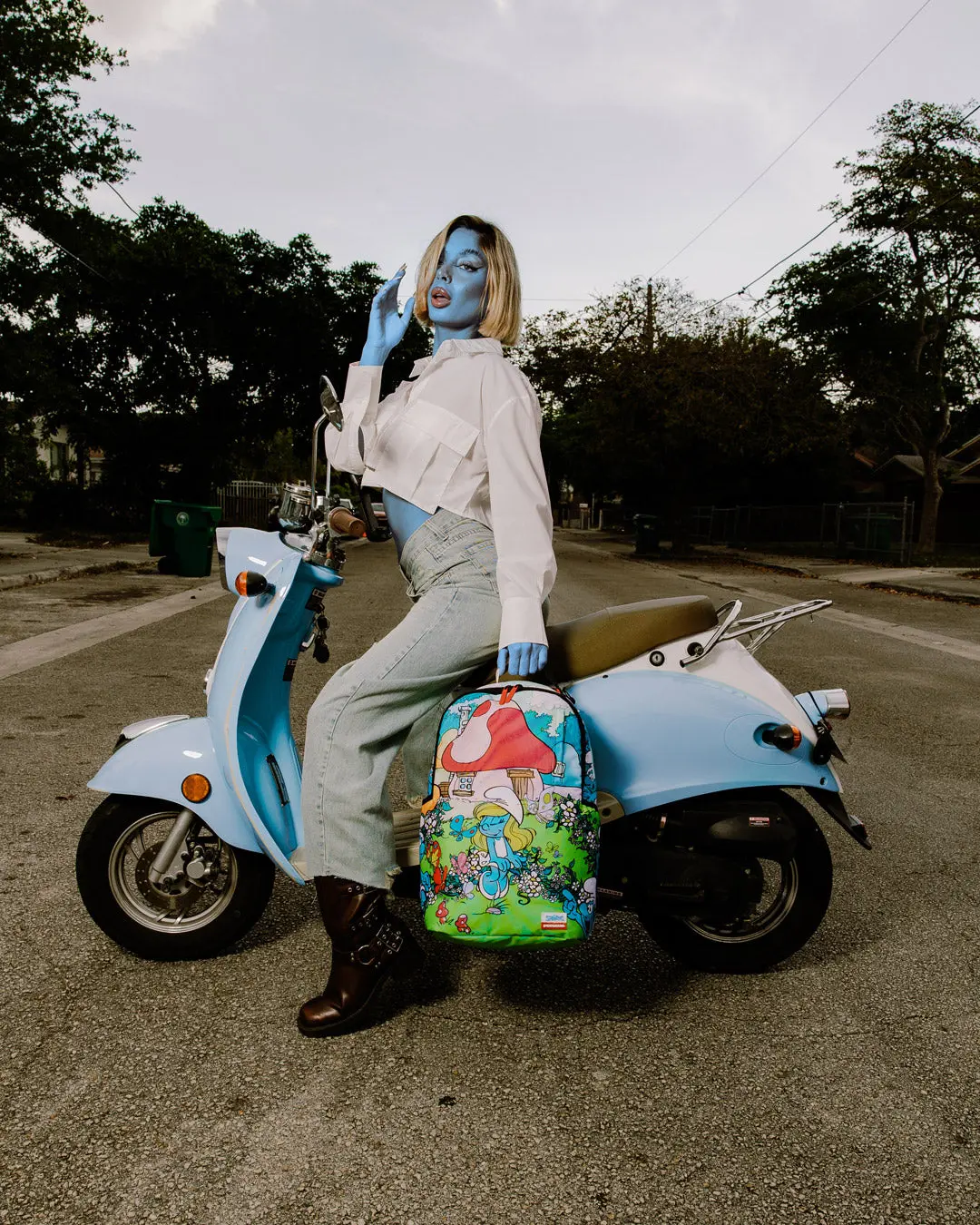 SMURFS IN THE GARDEN BACKPACK - Image 2