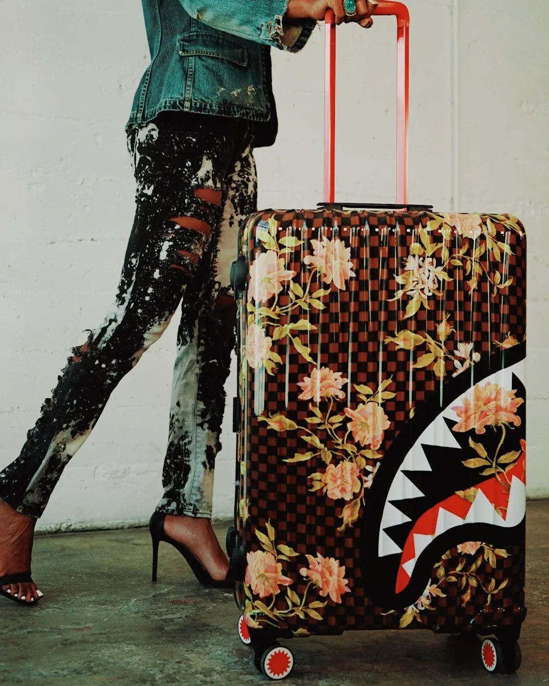 SHARKFLOWER 29.5” FULL-SIZE SHARKNAUTICS LUGGAGE - Image 18