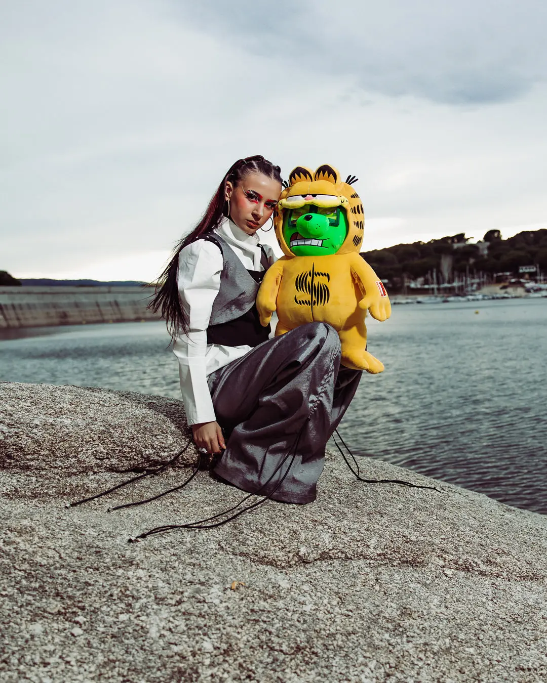 GARFIELD MONEYBEAR SUIT TEDDYBEAR BACKPACK - Image 2