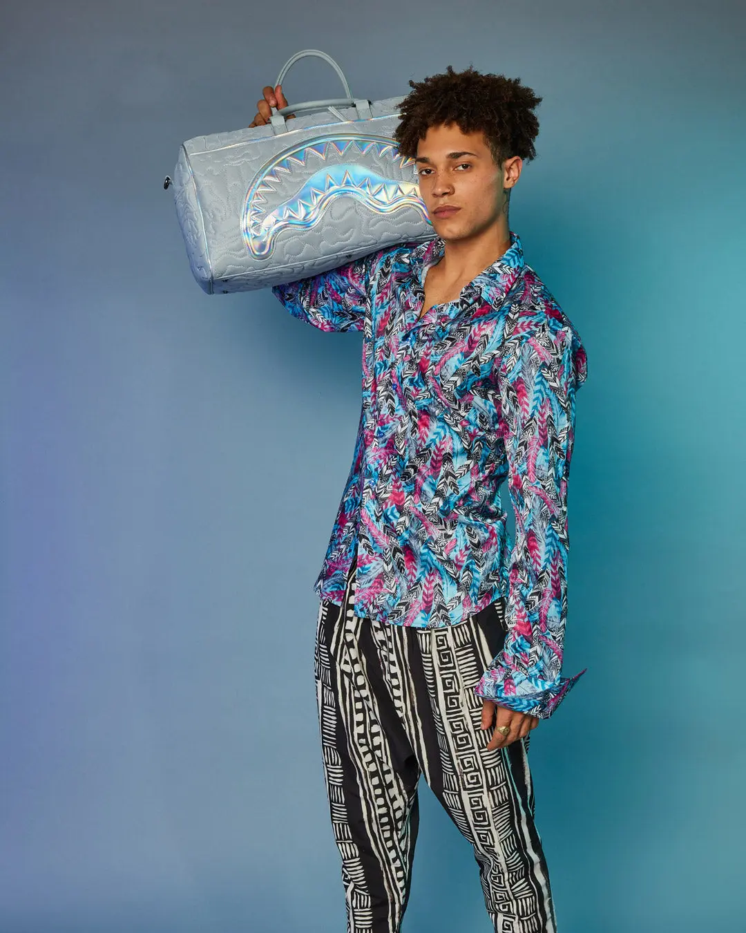 MIRASHAKU IRIDESCENT QUILT DUFFLE - Image 10