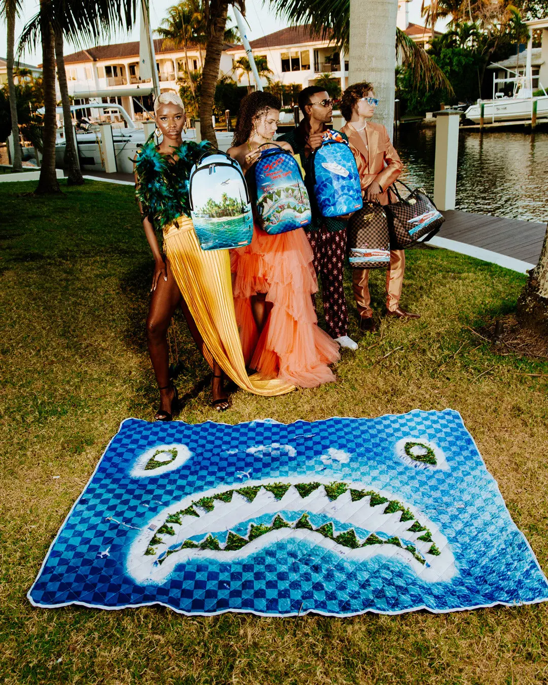 SHARK ISLAND PACKABLE BEACH MAT BLANKET WATER RESISTANT CONVERTIBLE TOTE - Image 8