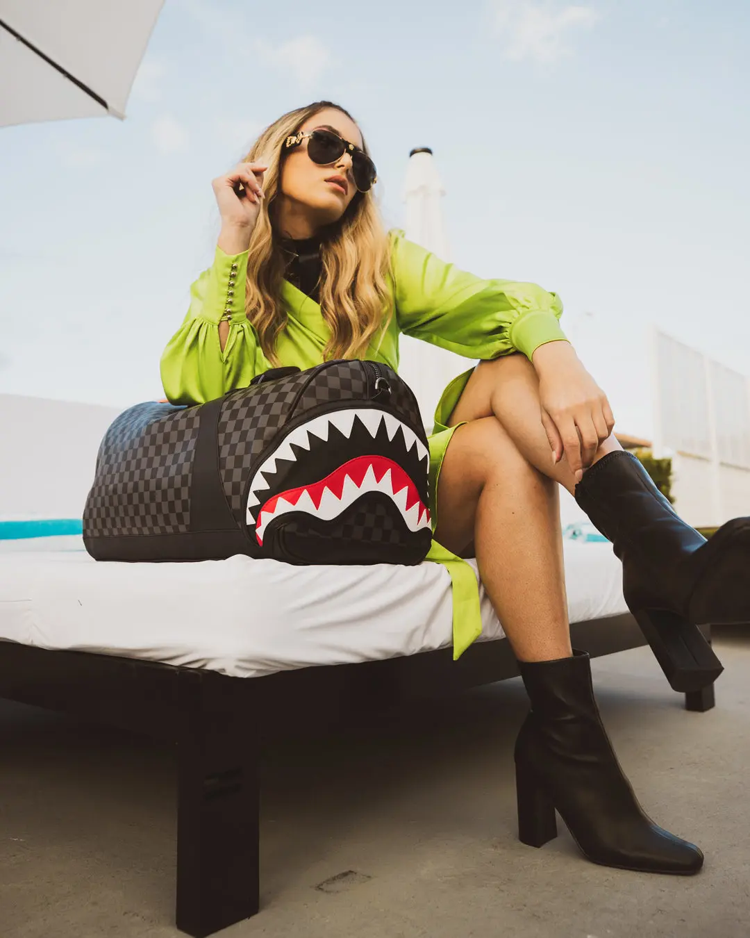 HENNY AIIR TO THE THRONE DUFFLE - Image 12