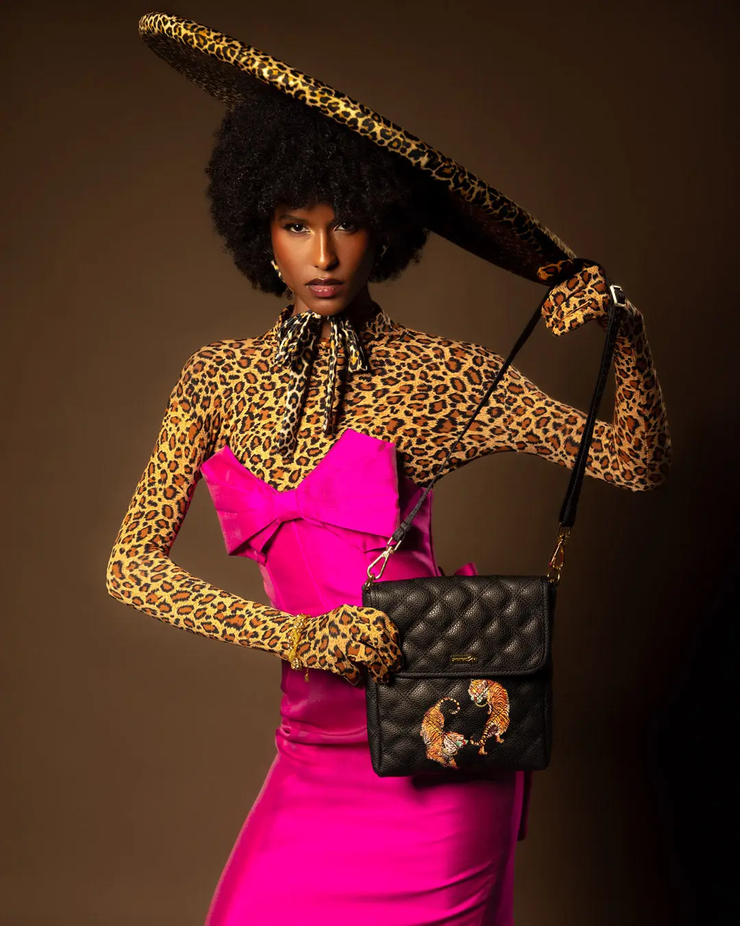 CATWALK CURRENCY MESSENGER SLING BAG - Image 4