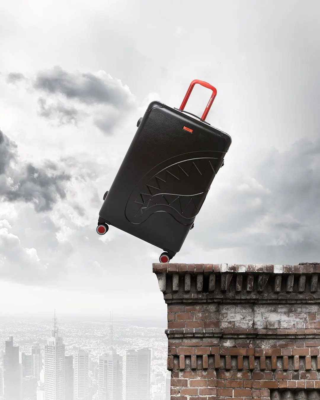 SHARKITECTURE MOLDED 29” FULL-SIZE LUGGAGE - Image 8