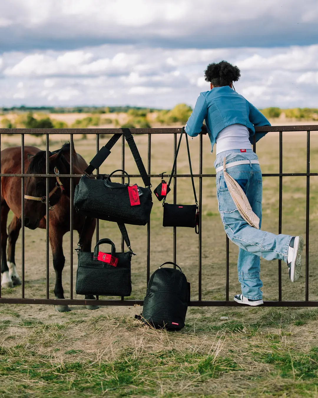 HYPERDIMENSIONAL TRAVEL BAG - Image 6
