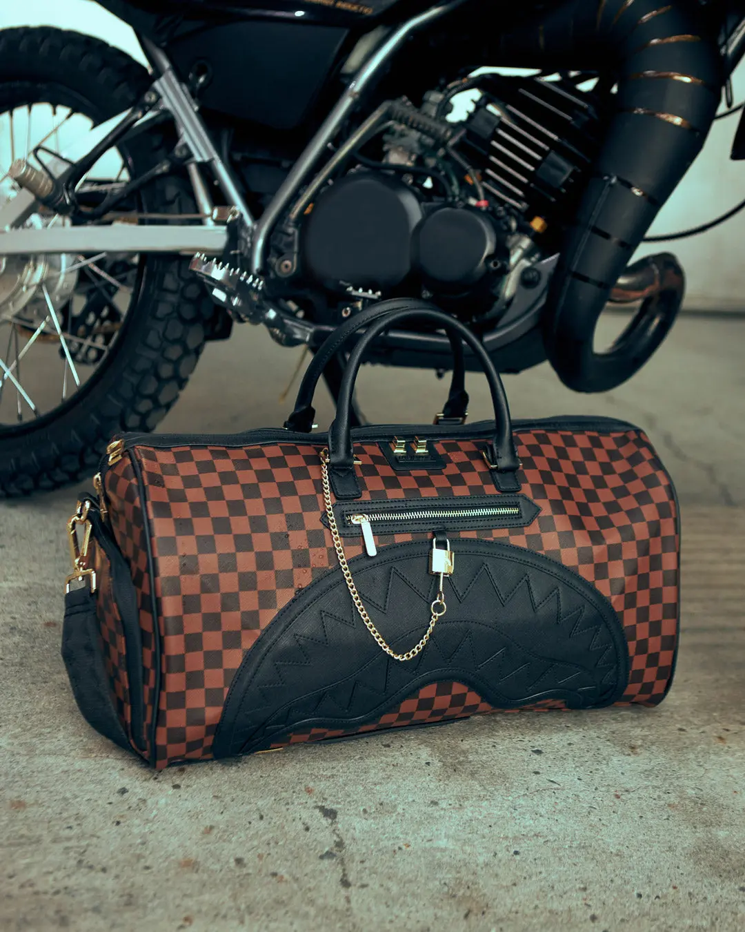 HENNY LOCK SHARKS IN PARIS DUFFLE - Image 4