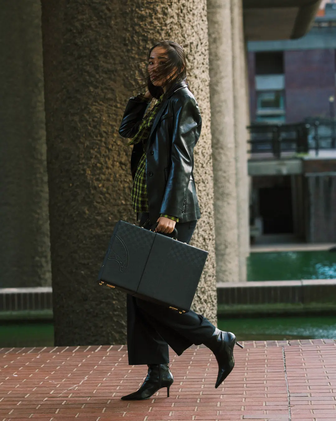 THE PHANTOM FADE BRIEFCASE - Image 2