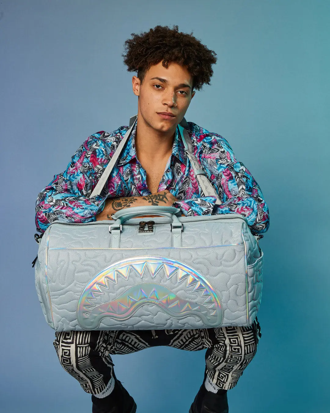 MIRASHAKU IRIDESCENT QUILT DUFFLE - Image 6