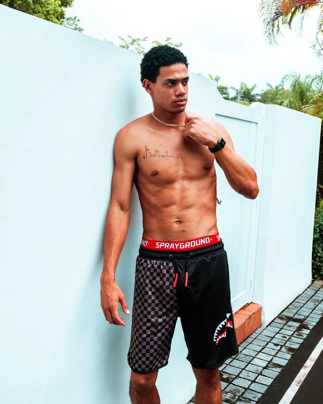 GREY CHECKERED SPLIT CORTO SWIM TRUNKS - Image 4