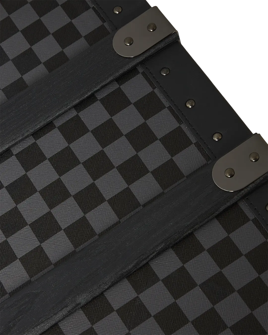 VANQUISH II WARDROBE TRUNK - Image 27