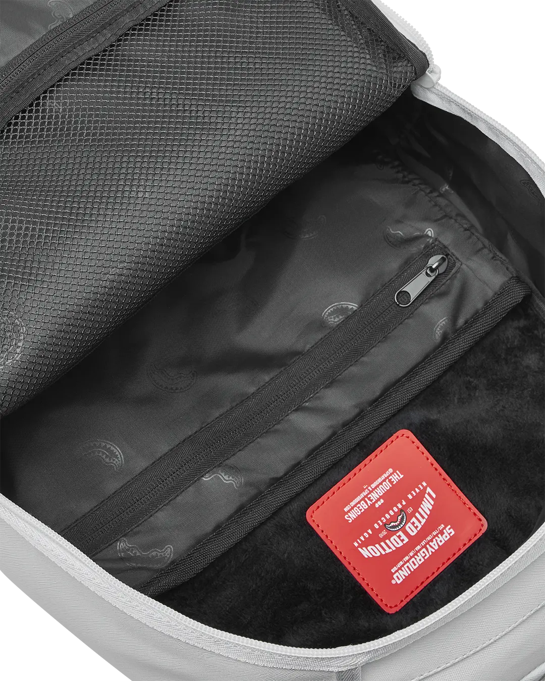 SHARK CENTRAL BACKPACK WHT/WHT (DLXV) - Image 11