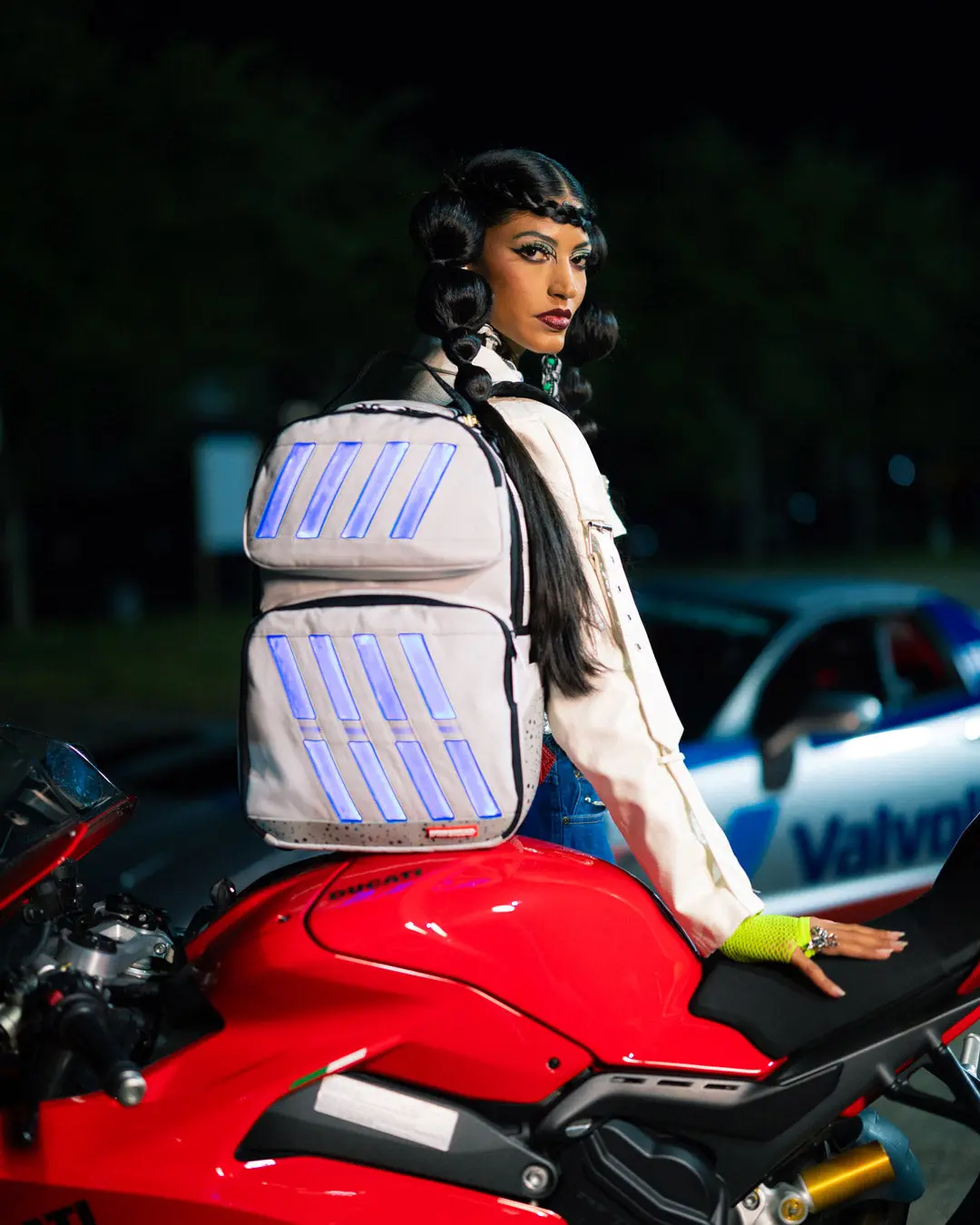 BAG TO THE FUTURE II - LED LIGHT-UP TROOPER BACKPACK - Image 12