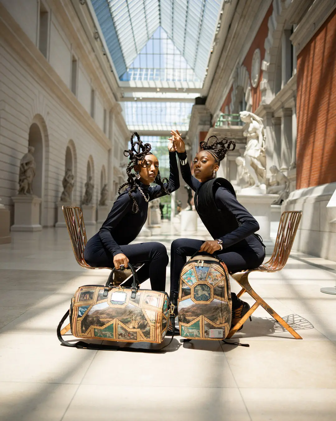 THE MET MASTERPIECES DUFFLE - Image 6