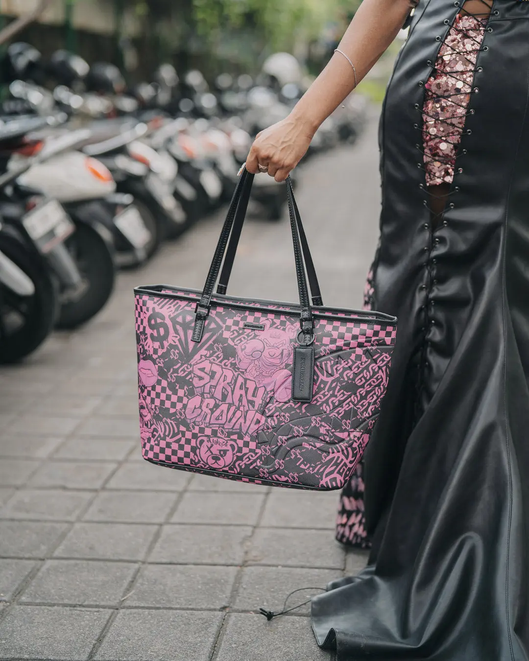 HOT PURSUIT TOTE - Image 10