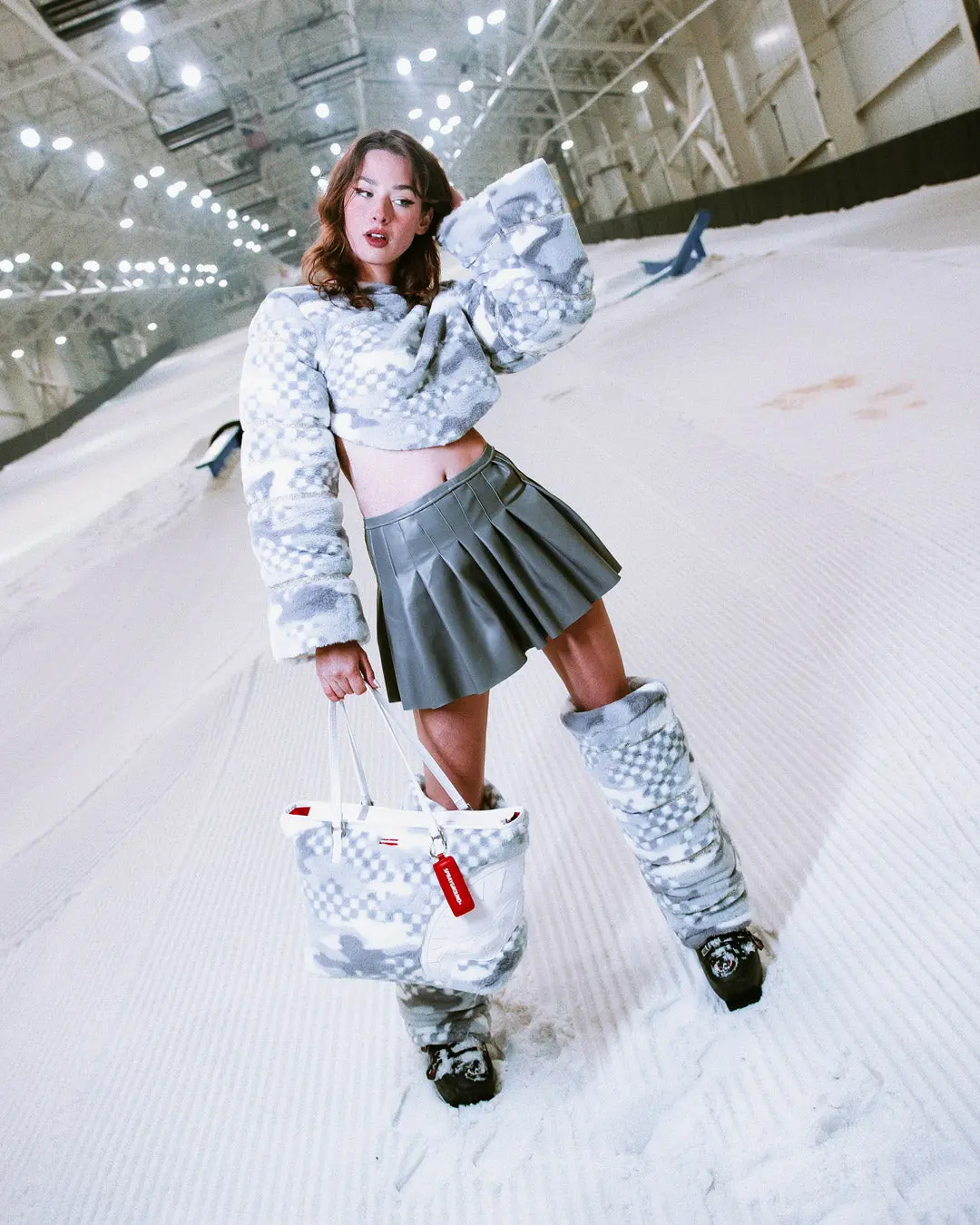 3AM PLUSH SWISS ALPS TOTE - Image 4