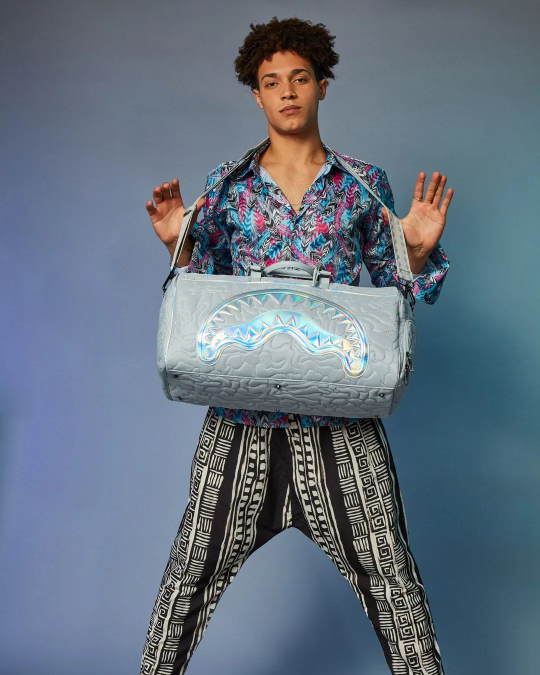 MIRASHAKU IRIDESCENT QUILT DUFFLE - Image 4