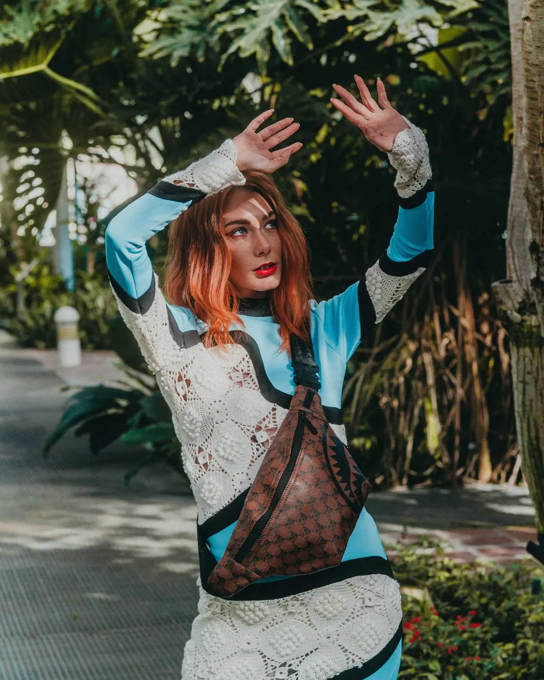 SHARKS AND SKULLS SAVVY CROSSBODY - Image 6