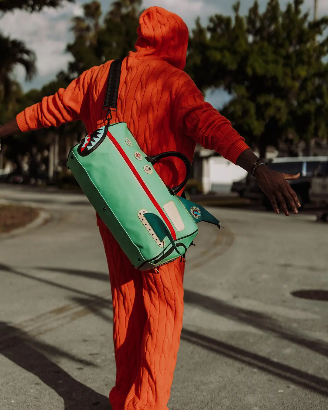 FUTURAMA PLANET EXPRESS PACK DUFFLE - Image 2