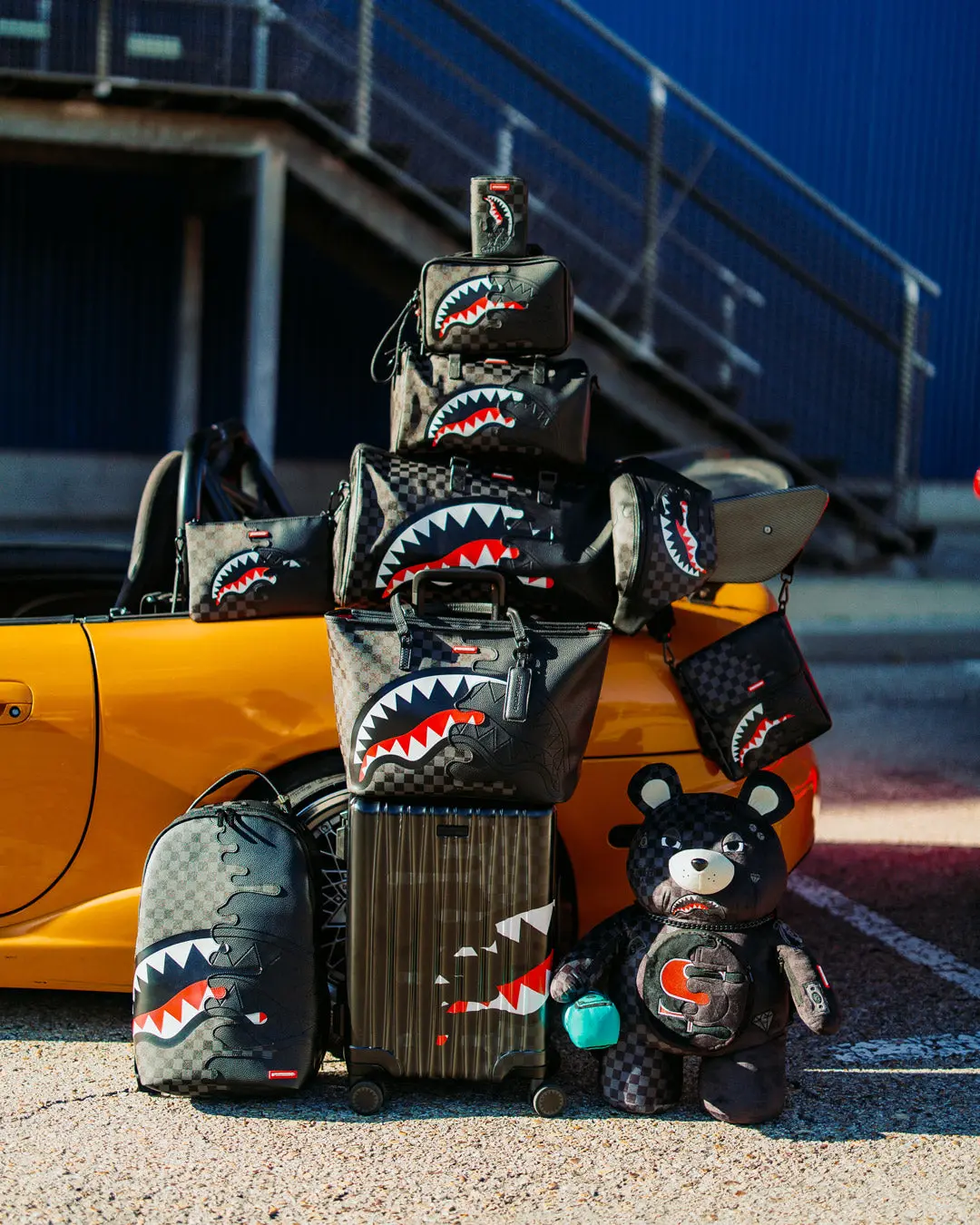 SPEED SHARK SIDE SWIPE TOILETRY BAG - Image 2