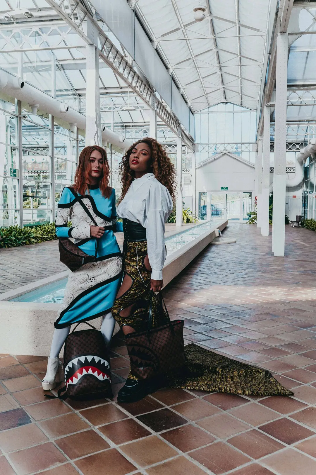 SHARKS AND SKULLS SAVVY CROSSBODY - Image 9