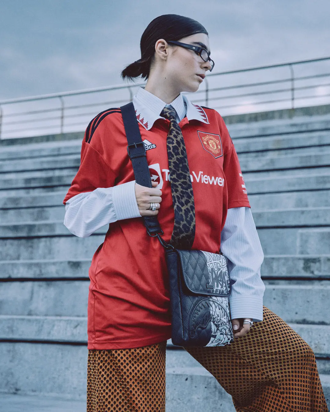 DARK WAVE MESSENGER BAG - Image 4