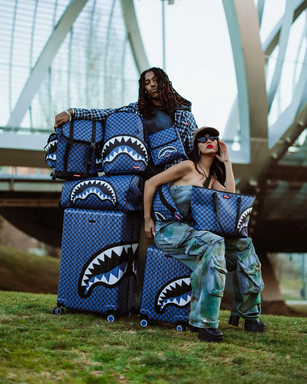 MIDNIGHT MAGIC SHARKS IN PARIS SAVVY CROSSBODY - Image 4