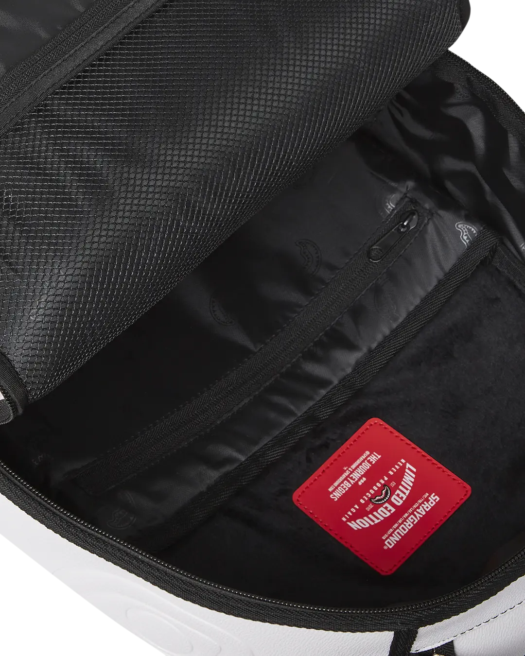 SPRAYSHARKS WORLDWIDE BACKPACK - Image 11