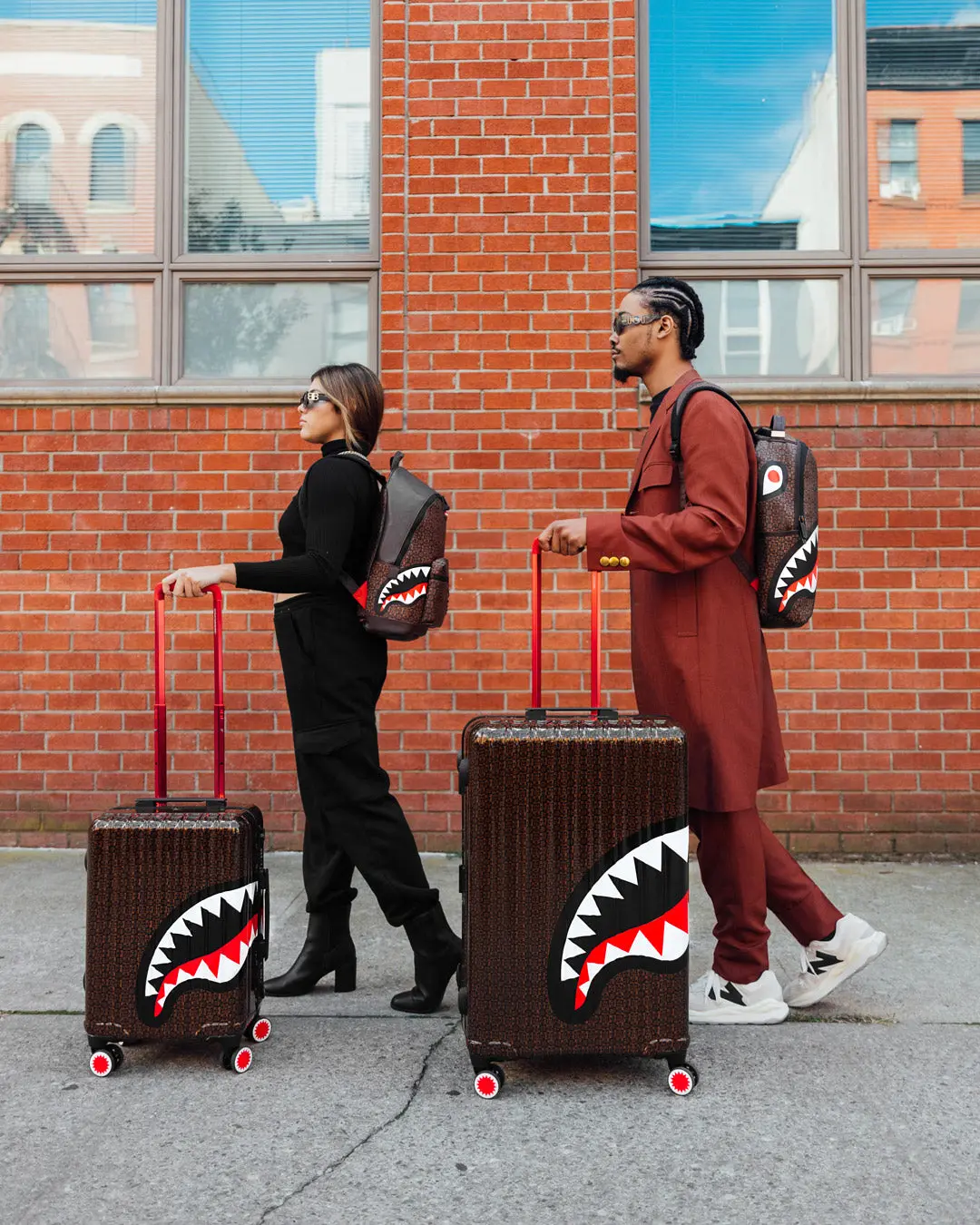 FRENZY SHARKS SHARKNAUTICS HARDSHELL CARRY-ON LUGGAGE - Image 6