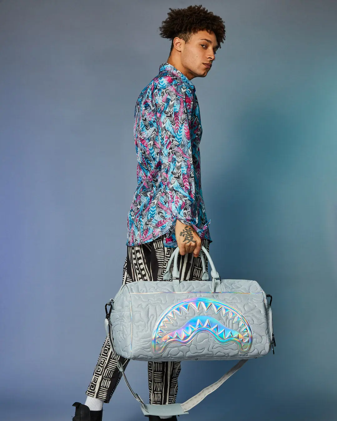 MIRASHAKU IRIDESCENT QUILT DUFFLE - Image 2