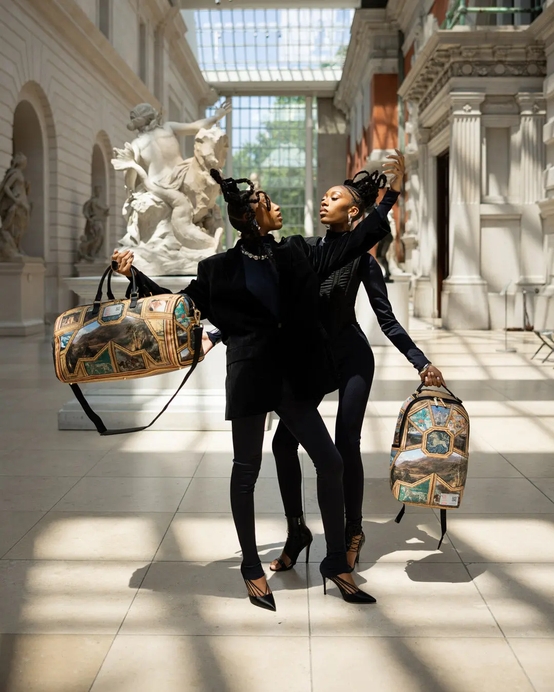 THE MET MASTERPIECES DUFFLE - Image 4