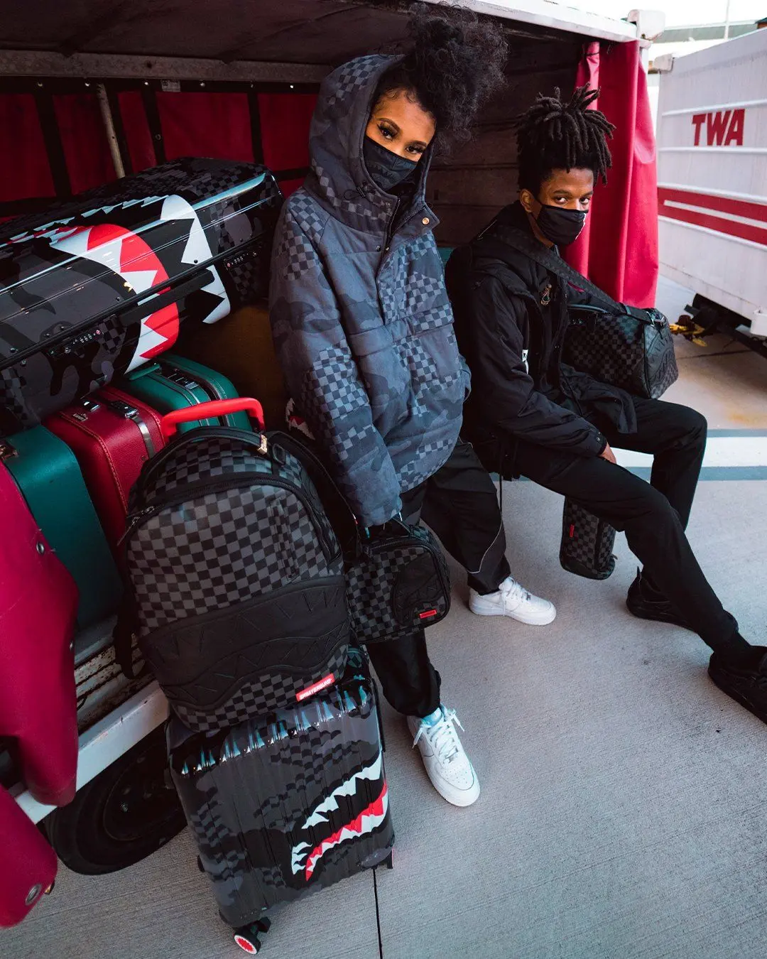 3AM SHARKNAUTICS 2 PC LUGGAGE SET - Image 2