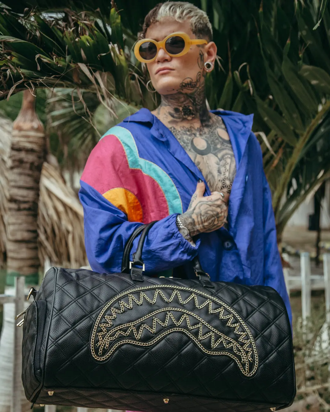 NOIR QUILT GOLD CHAIN SHARK DUFFLE - Image 2
