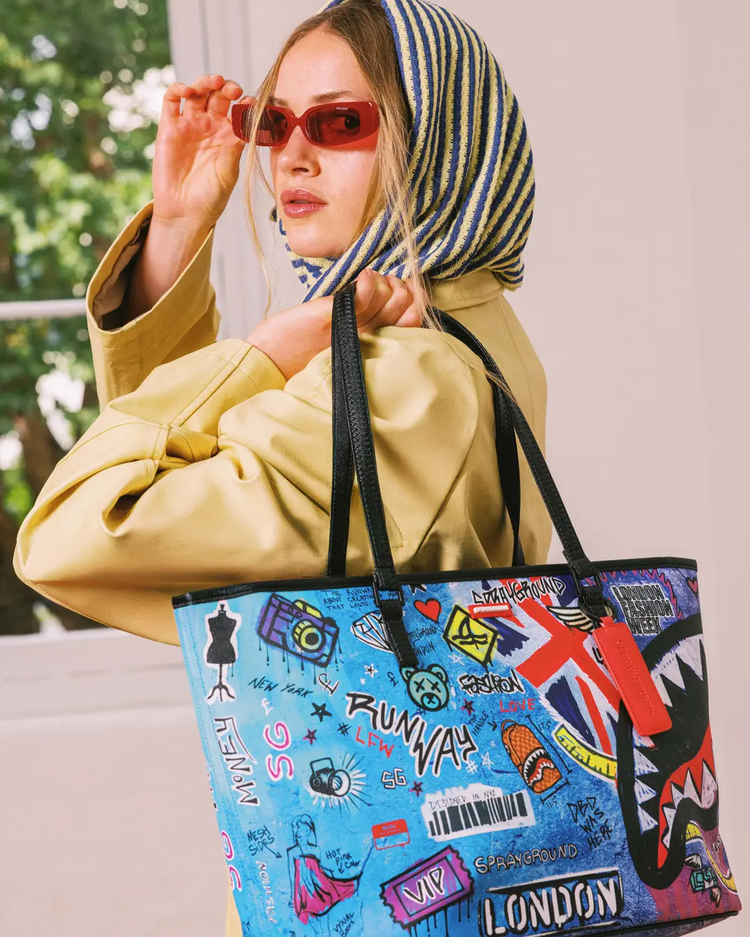 LONDON FASHION WEEK RUNWAY READY TOTE - Image 4
