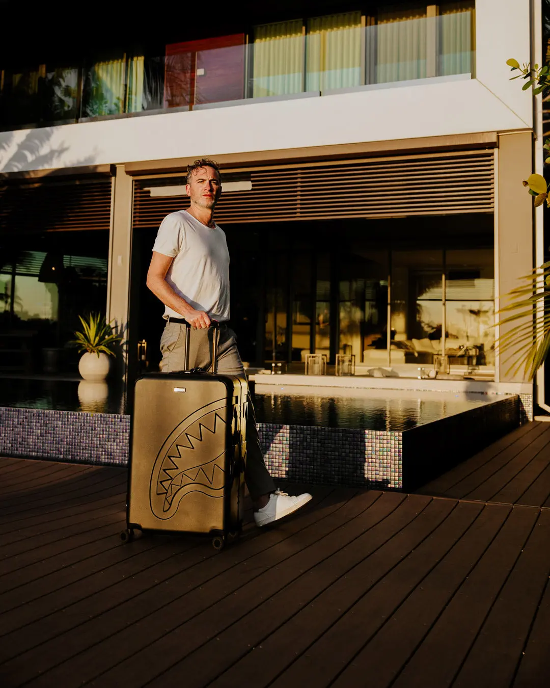 REALITY CHECK SHARKITECTURE FULL-SIZE JETBLACK LUGGAGE (GOLD HARDWARE) - Image 20