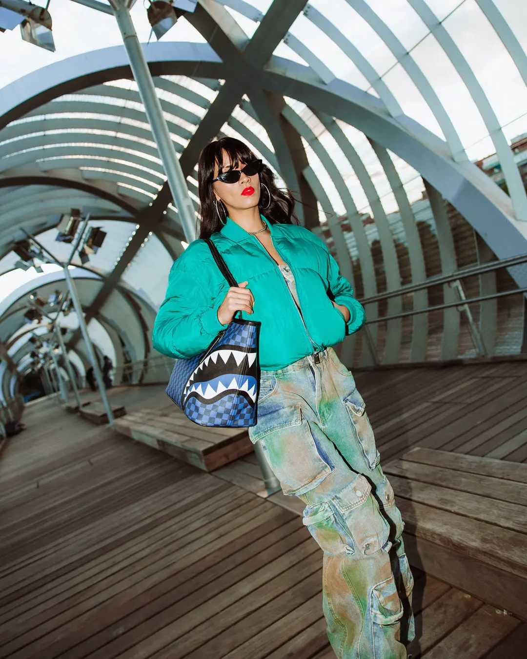 MIDNIGHT MAGIC SHARKS IN PARIS TOTE - Image 4