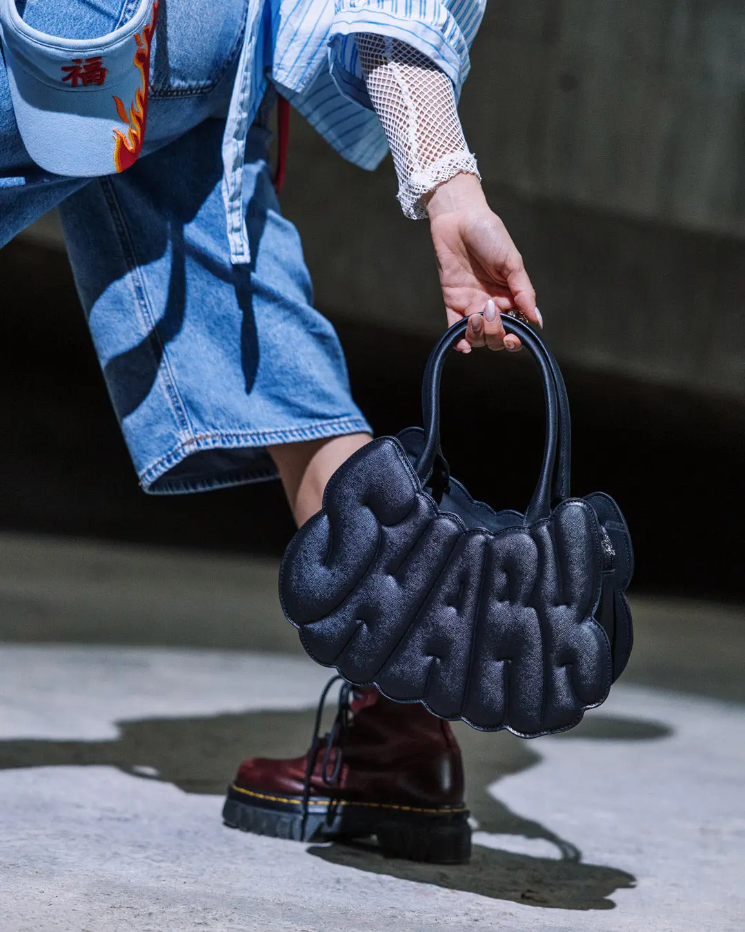 BUBBLE BUBBLE SHARK HANDBAG - Image 4