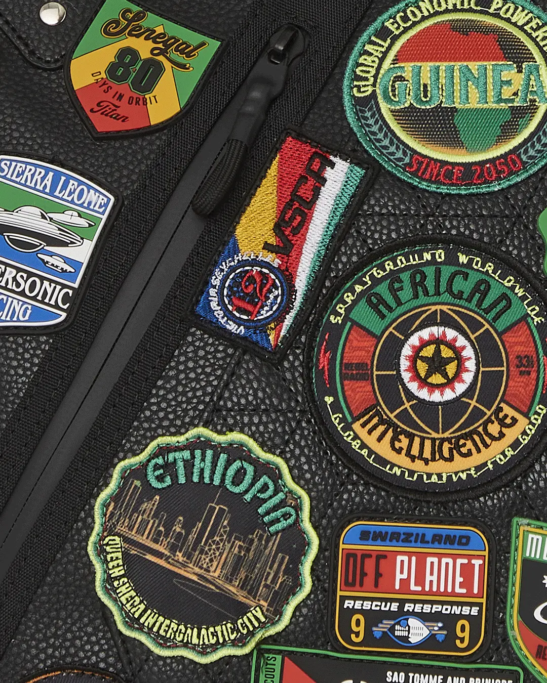 A.I. THE 54 (PATCHES OF AFRICA) CARGO TOTE - Image 7
