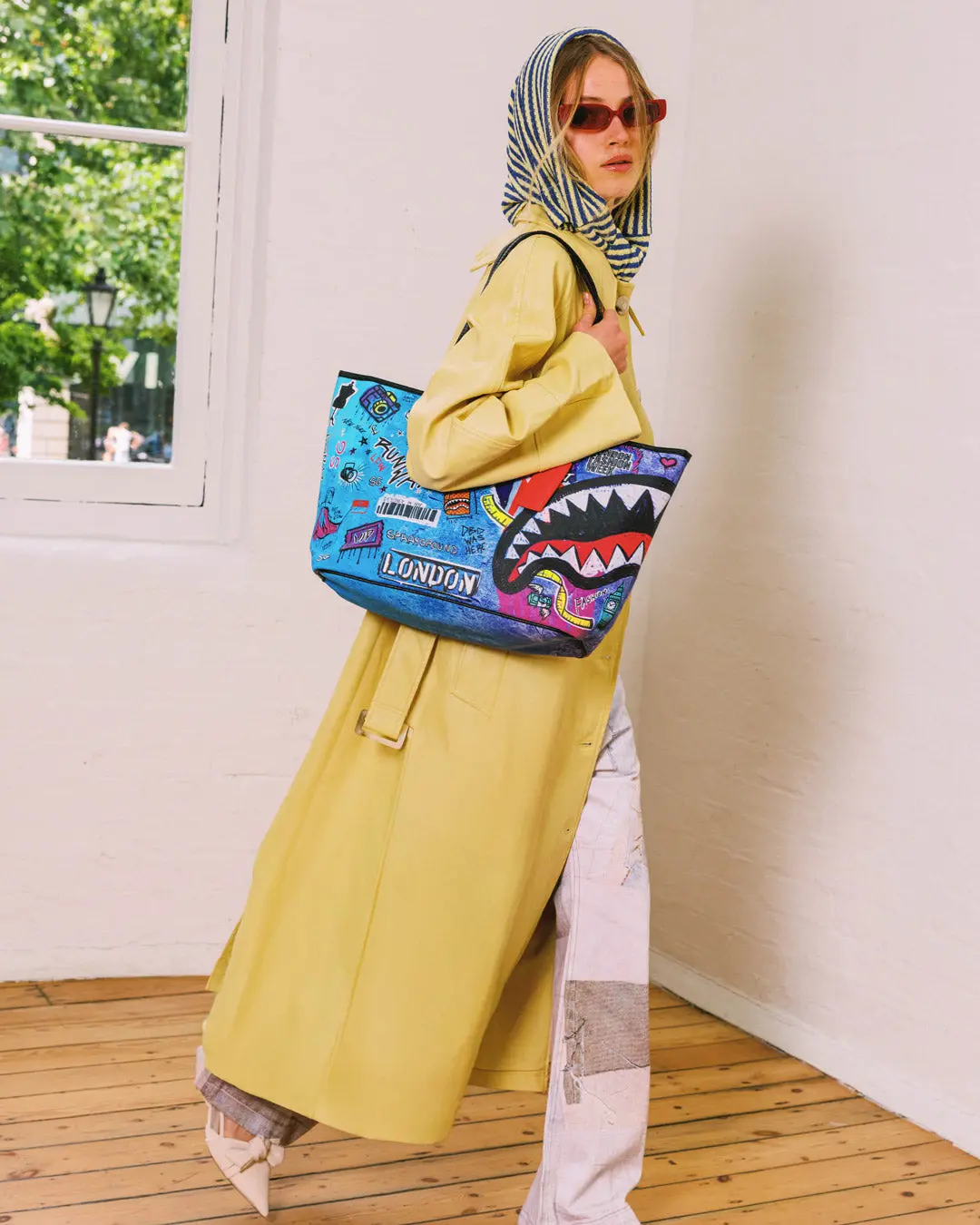 LONDON FASHION WEEK RUNWAY READY TOTE - Image 2