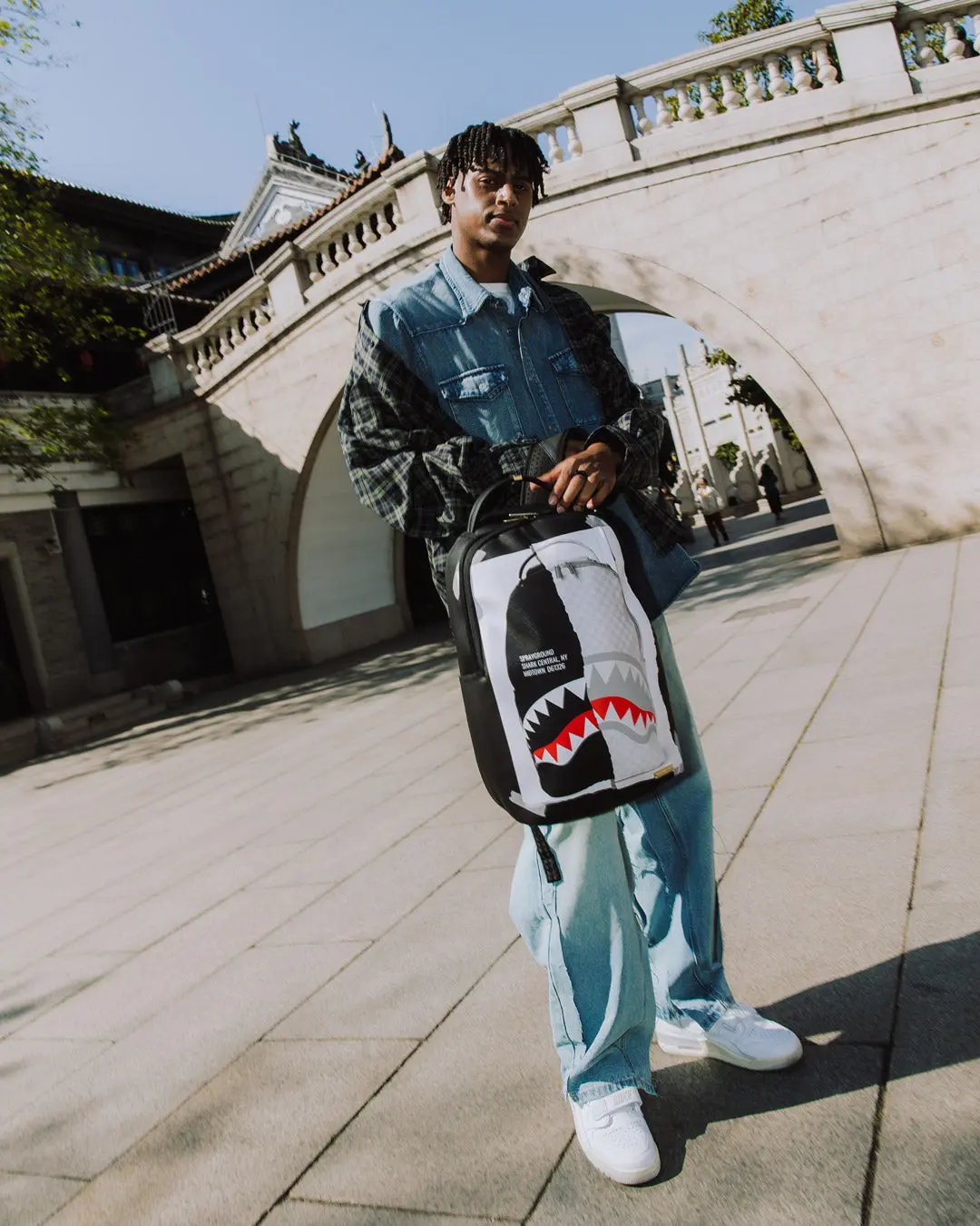 BAG ON BAG OPTICAL ILLUSION SHARKS IN PARIS BACKPACK - Image 8