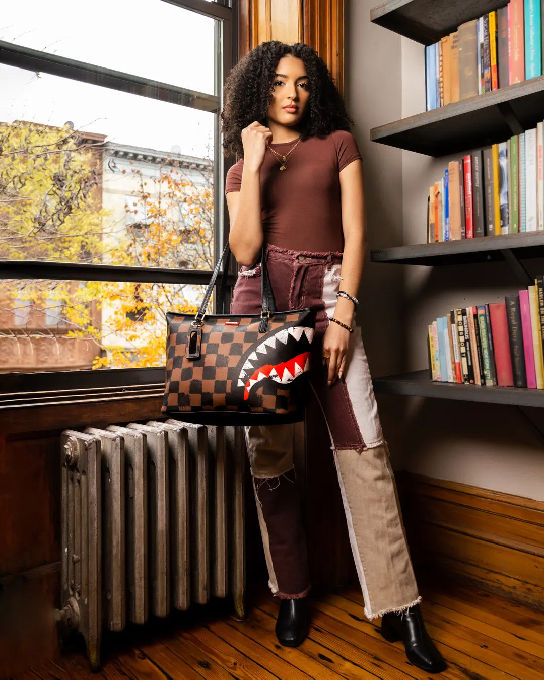 SHARKS IN PARIS VANQUISH TOTE - Image 4