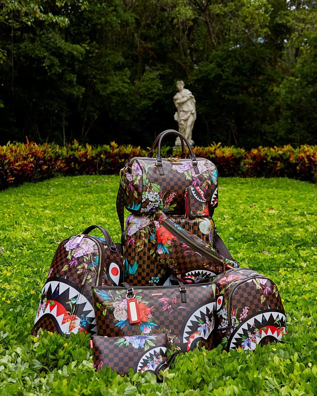 GARDEN OF SHARKS TOTE - Image 10