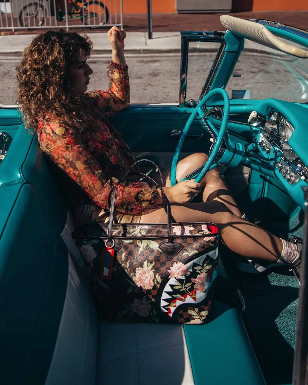SHARKFLOWER TOTE - Image 13